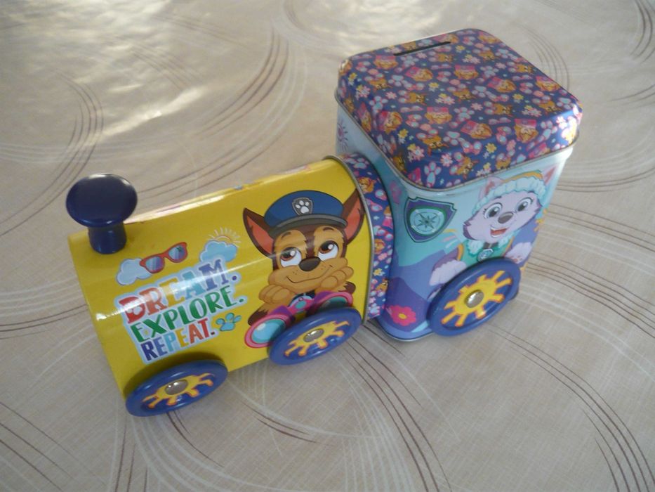 Метални касички с весели изображения