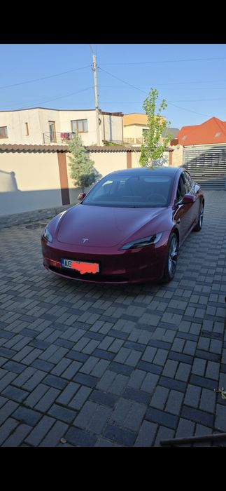 Tesla model 3   LONG RANGE AWD (4×4)