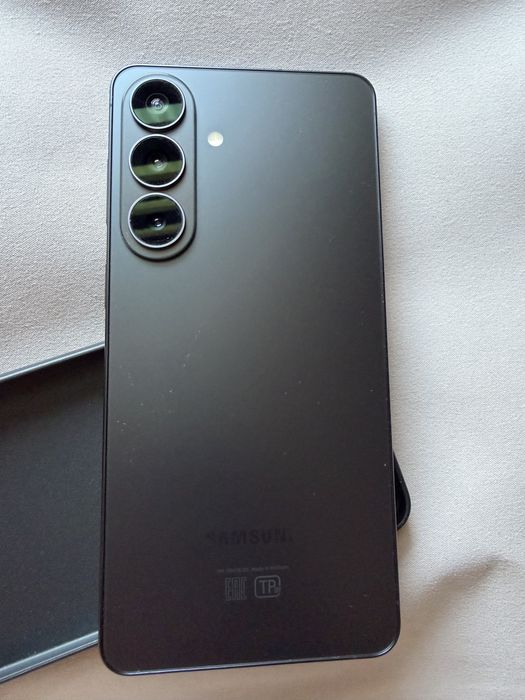 Samsung s26+ 12/256