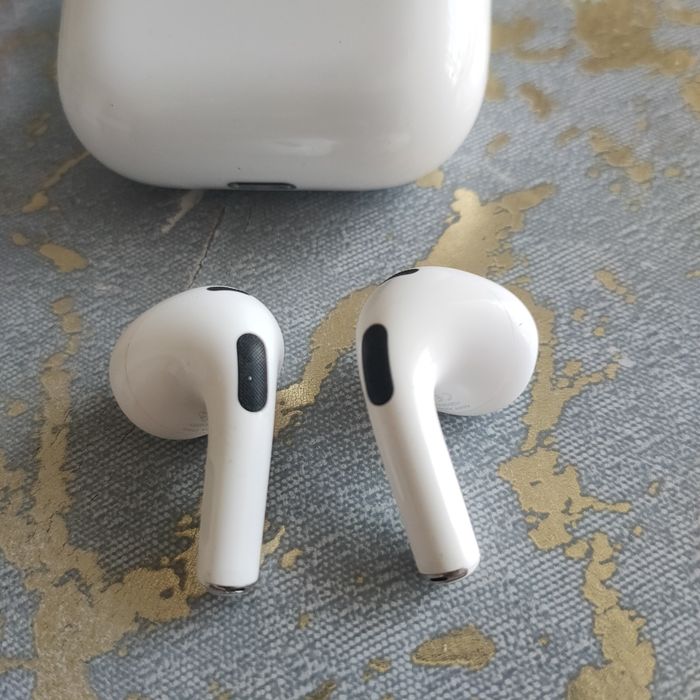 Наушники AirPods