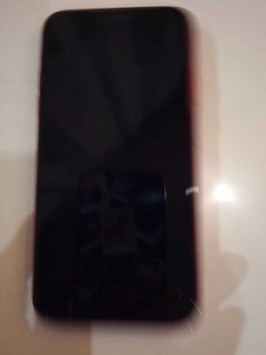 Продавам IPhone 11