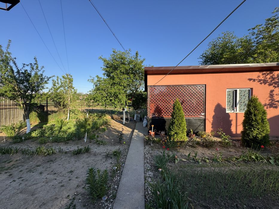 PF vand apartament 2 camere  cu gradina