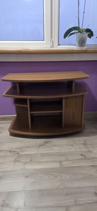 Masa tv cu roti dimensiuni,înălțime 65cm.latime 50cm lungime 90cm. i