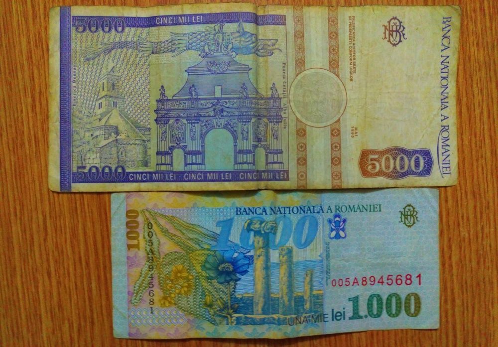 Vand-schimb bancnote vechi si aparat foto cu rolfilm , impecabil