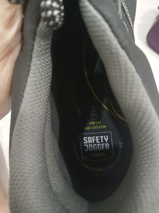 Продам спецобувь Safety jogger летние