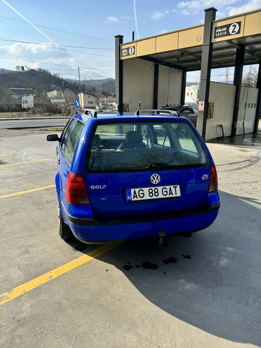 Vand sau schimb Golf 4