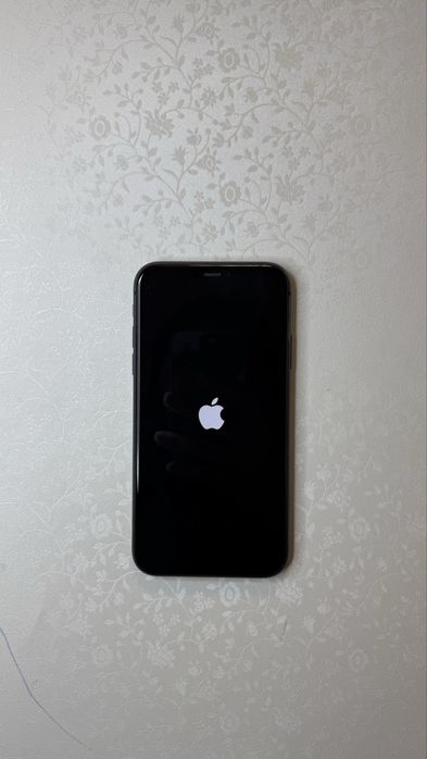 Продам iPhone 11 64 ГБ Black