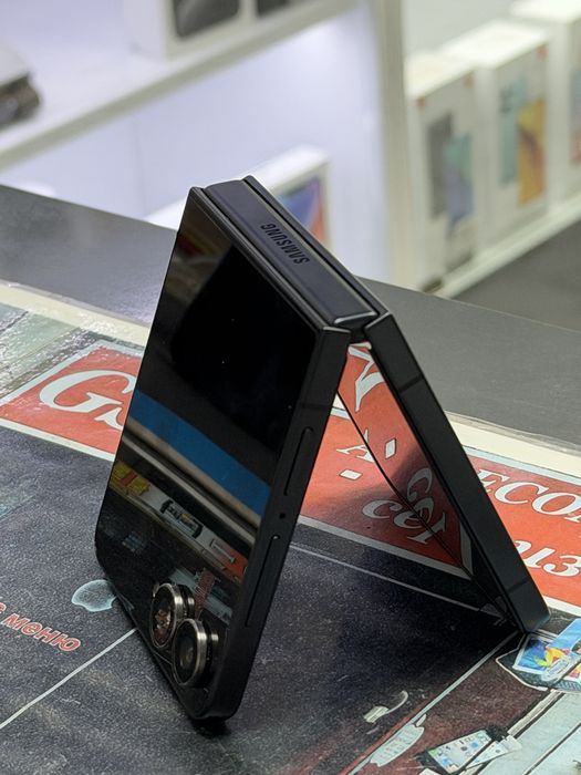 Samsung Galaxy Z Flip 7 256Gb