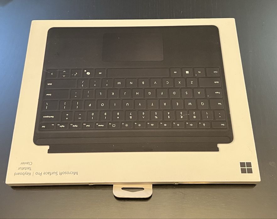 Tastatura Magic Keyboard Microsoft Surface Pro 11 / 10 sau 9 SIGILAT !