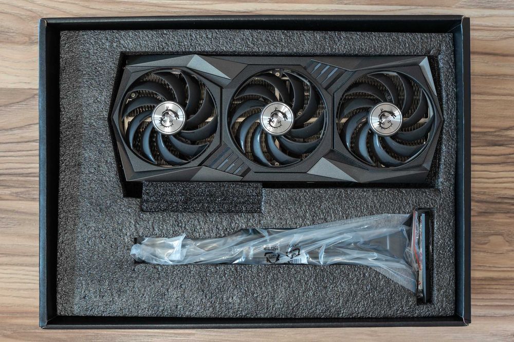 MSI GeForce RTX 3070 Gaming Trio X – Топ състояние, Пълен комплект