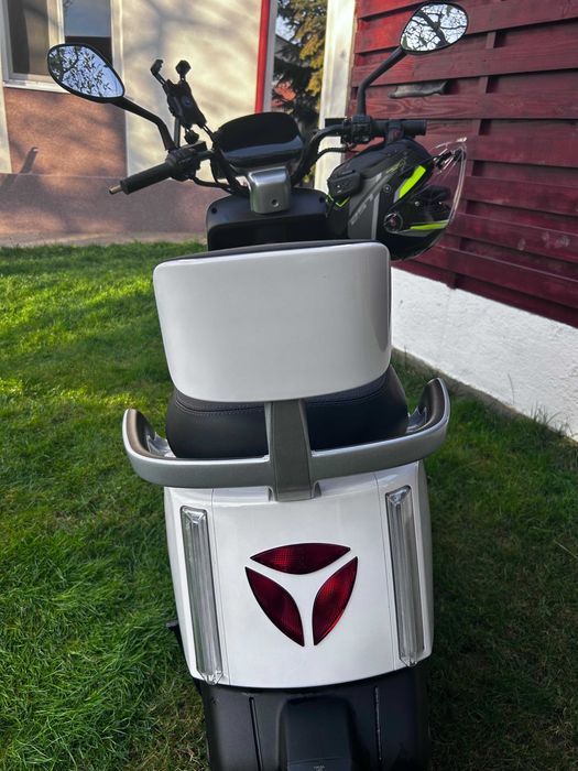 Scuter electric YADEA E8S