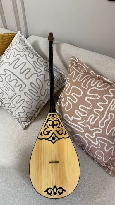 Домбыра,музыкальный инструмент