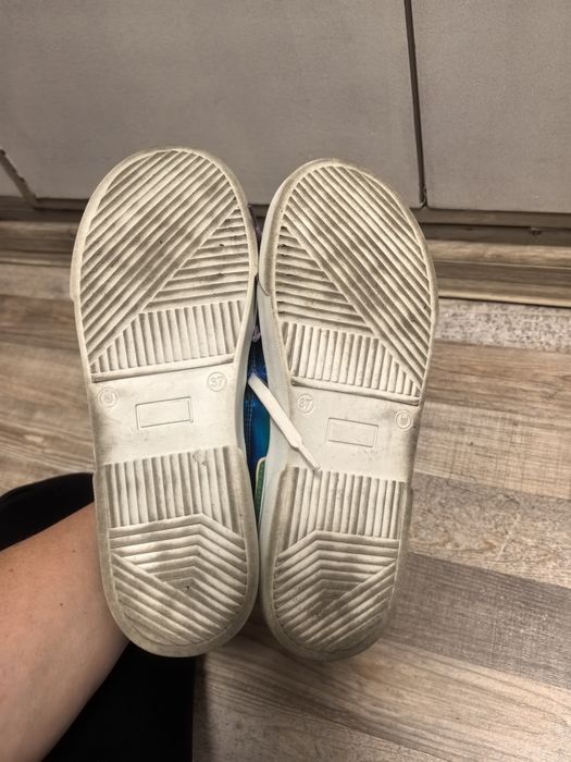 Оригинални кецове Guess