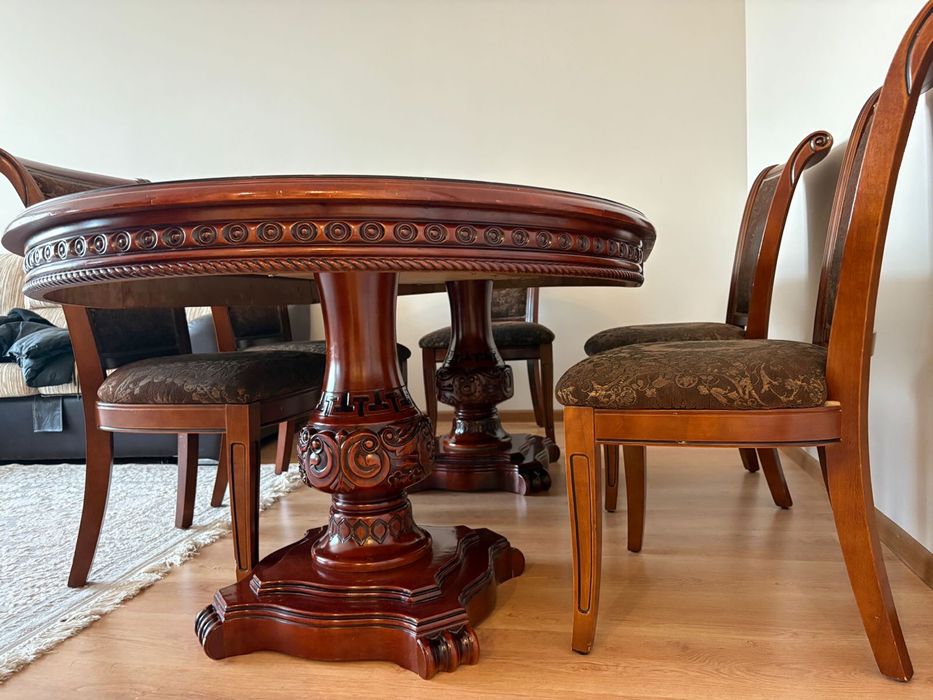 Продам деревянный стол со стульями