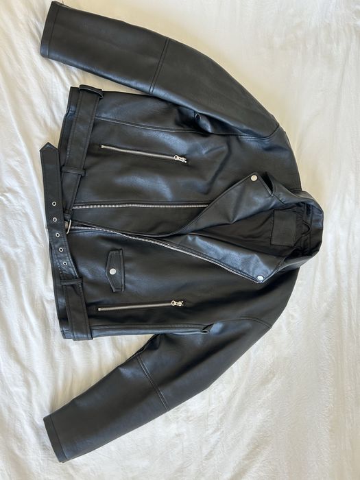Кожанная куртка (эко кожа) Pull & bear