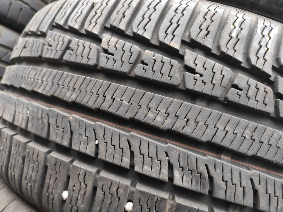 2бр Всесезонни гуми 215 40 17 - Nokian