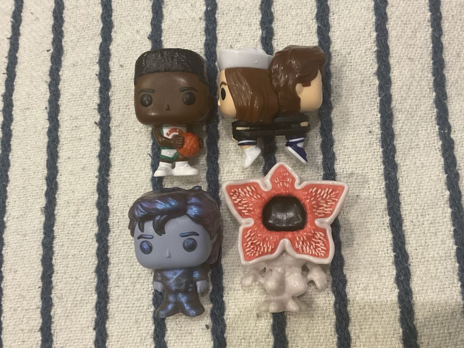 Продам или обменяю фигурки киндер осд