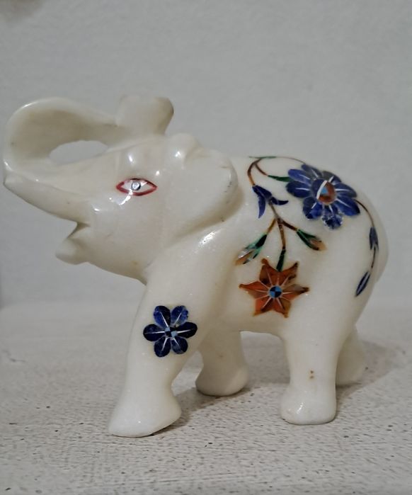 Слон мраморный с инкрустацией