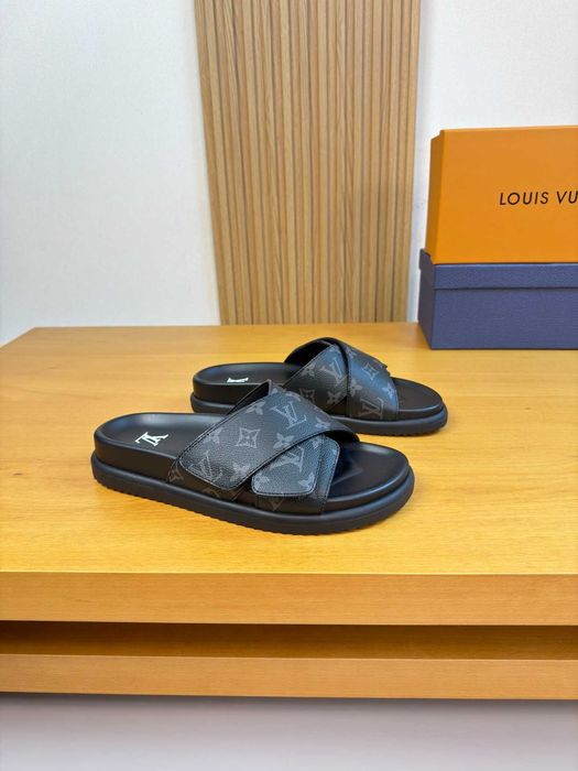 Papuci / Slapi Louis Vuitton Calitate Premium