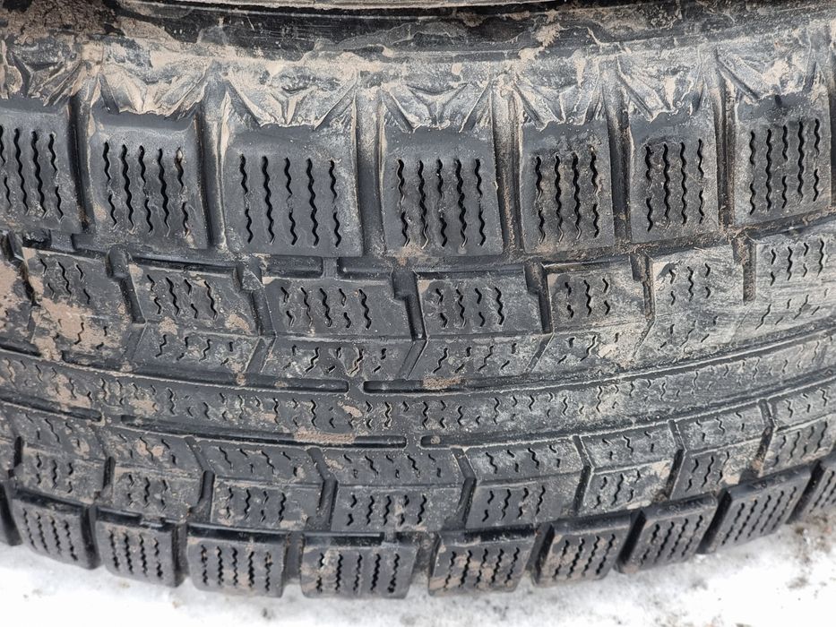 Продам шины б/у 215х60х16