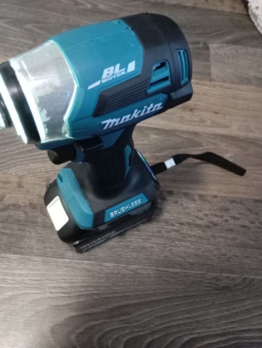 Autofiletanta cu impact Makita DTD173 cu baterie de 6a NOU