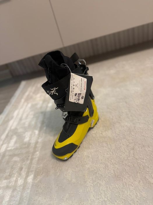 продам скитурные ботинки