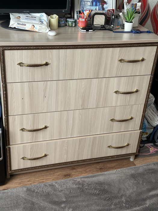 Спальный гаринитур , кровать