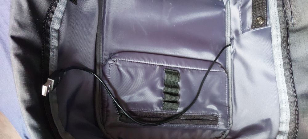 Rucsac antifurt XD Design negru nou ci USB și protecție RFID