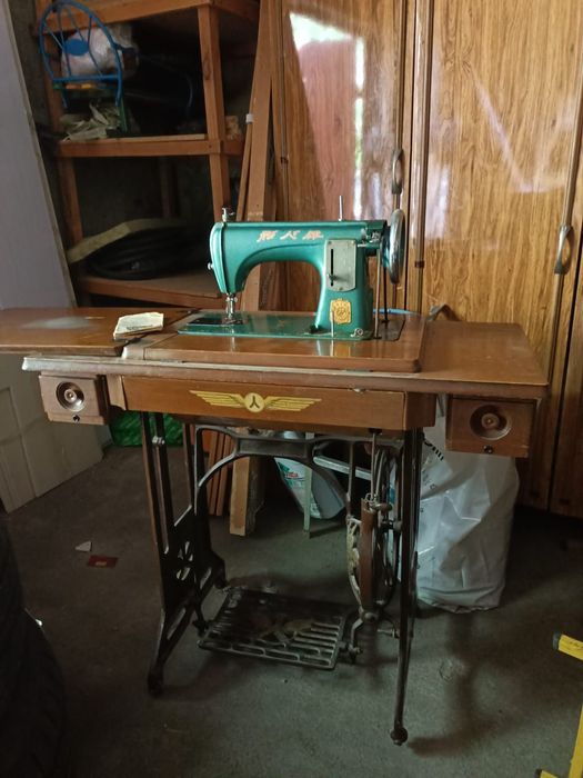 Продается швейная машина