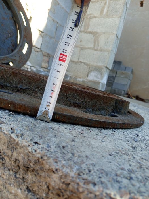 Чугунный люк новый