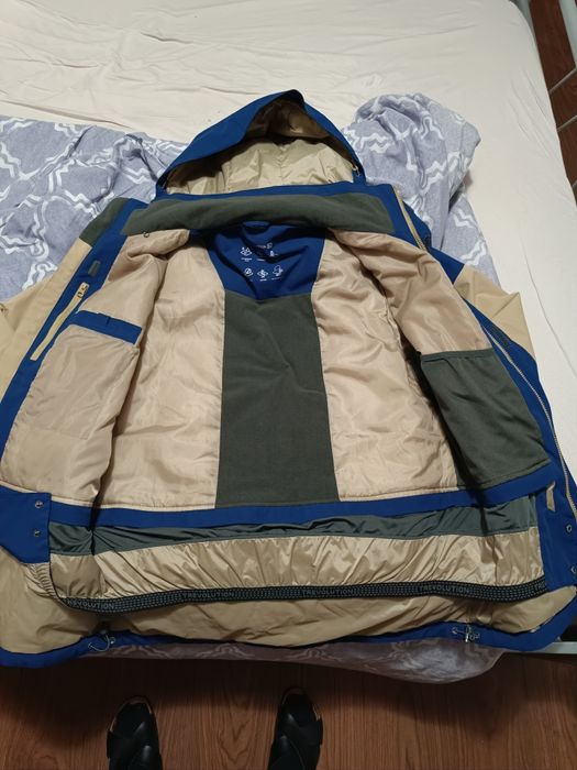 Vând geaca de Sky aproape noua