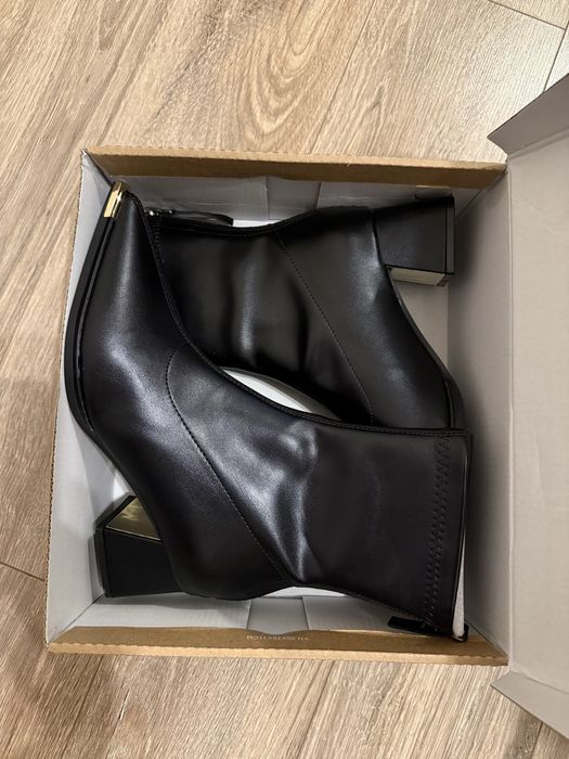 Чисто нови кожени боти