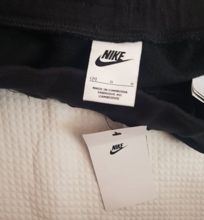 Оригинално ново долнище Nike