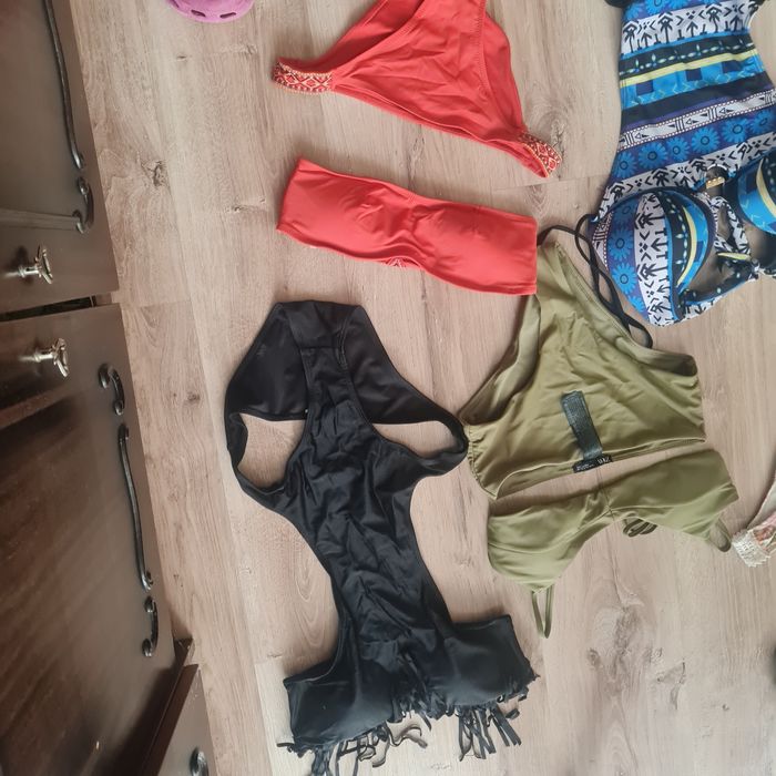 Сутиени CK бански la perla