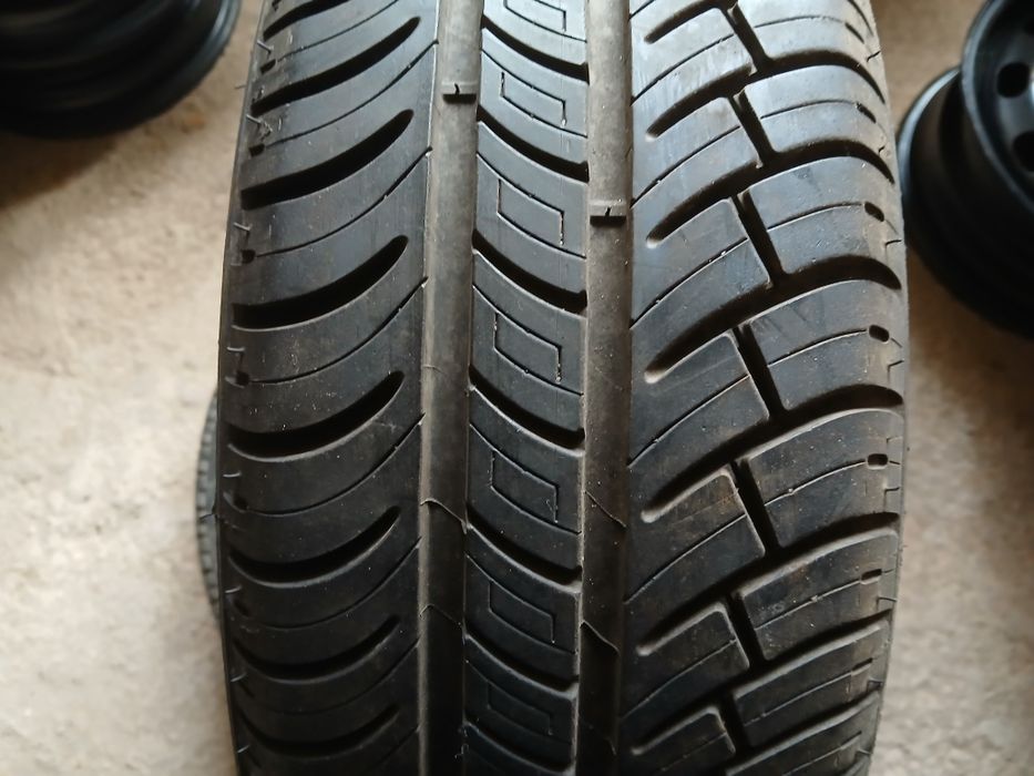 Летни гуми 15цола Michelin 185/60/15.чисто нови от резервни