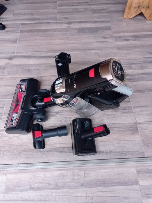 Aspirator Invictus profesional pe baterie