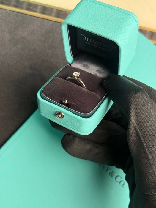 Кольцо с бриллиантом Tiffany & Co 0,30 ct