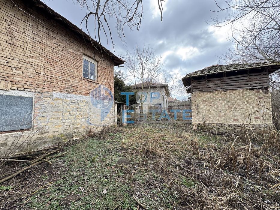 Къща в Велико Търново, област-с.Николаево площ 80 цена Двуетажна къща