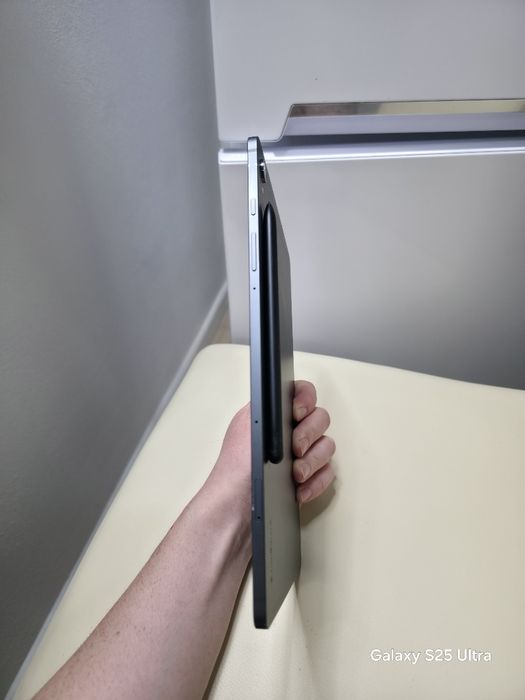 Samsung Galaxy Tab S9 128GB (Lovită, touch-ul funcționează parțial)