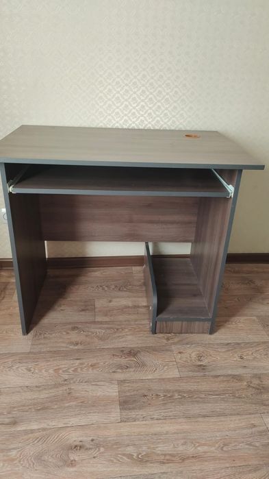 Продам компьютерный стол