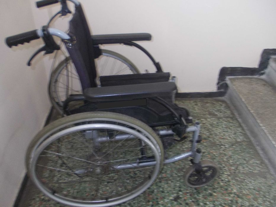 Scaun cu rotile batranI dizabilitati carucior pliabil carut handicap