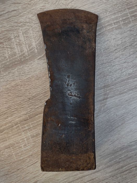 Брадва тупор ...