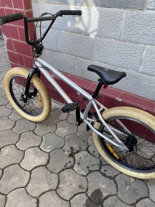 Велосипед BMX трюковой