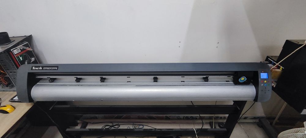 Режущий плоттер TH1600A