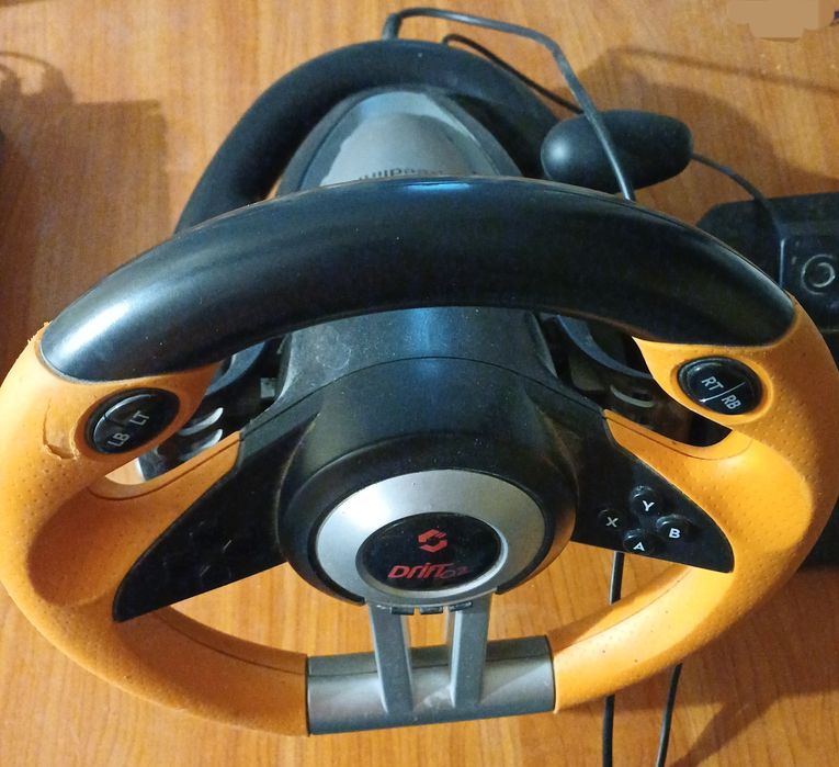 Volan cu pedale pentru gaming