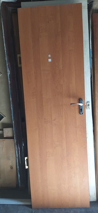 Дверь 2 ×0,6 метра комплект.