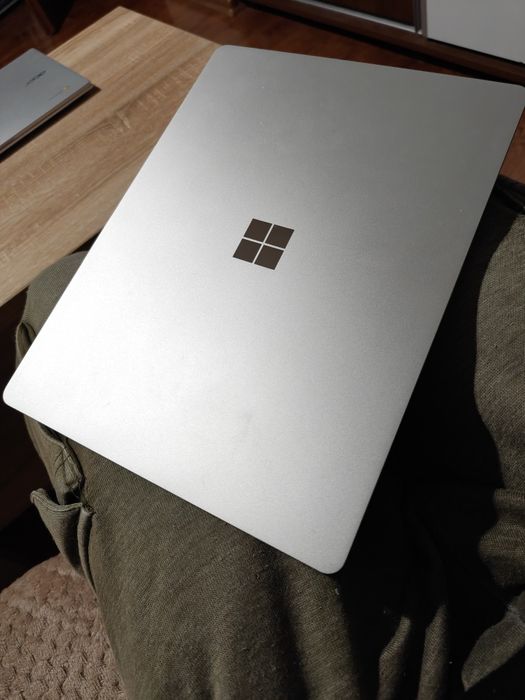 Microsoft Surface Laptop-DEFECT(Placă de Bază /Scurt)-Ecran Intact