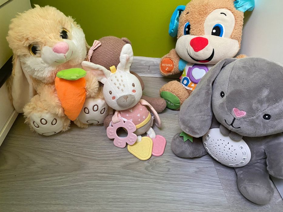 Детски играчки, и плюшени