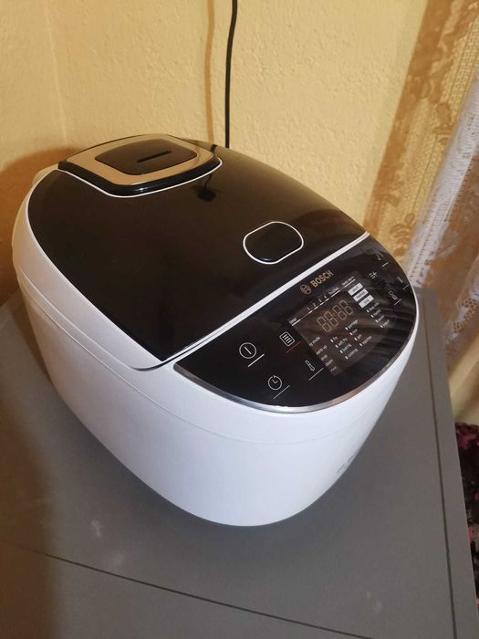 Мултикукър Bosch MUC11W12