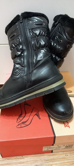 Продам сапоги на девочку 36 размер